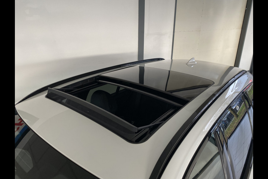 BMW 3 Serie Touring 320e Sportline Panoramadak / Led verlichting / Carplay/ Wit metallic /