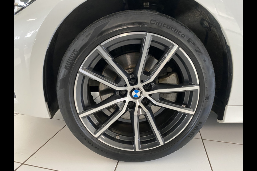 BMW 3 Serie Touring 320e Sportline Panoramadak / Led verlichting / Carplay/ Wit metallic /