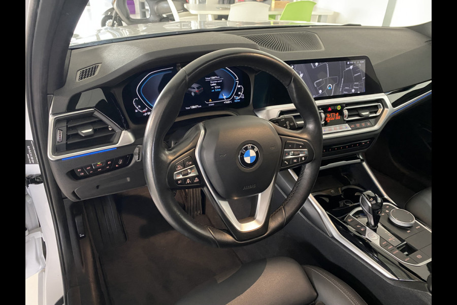 BMW 3 Serie Touring 320e Sportline Panoramadak / Led verlichting / Carplay/ Wit metallic /
