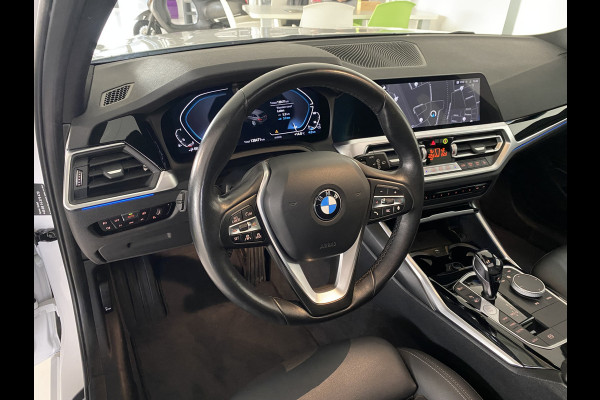 BMW 3 Serie Touring 320e Sportline Panoramadak / Led verlichting / Carplay/ Wit metallic /