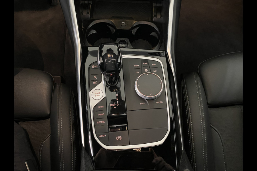 BMW 3 Serie Touring 320e Sportline Panoramadak / Led verlichting / Carplay/ Wit metallic /