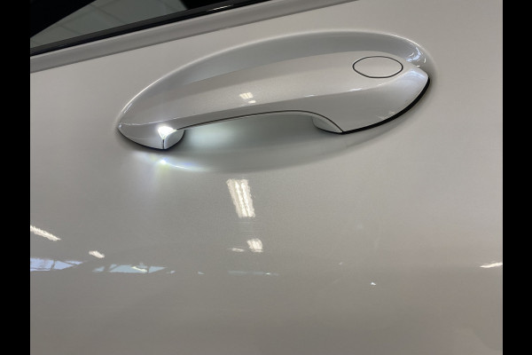 BMW 3 Serie Touring 320e Sportline Panoramadak / Led verlichting / Carplay/ Wit metallic /