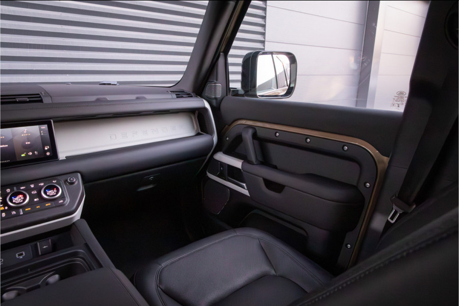 Land Rover Defender 110 3.0 D250 S Standkachel - Black Pack