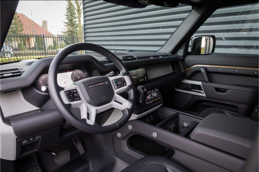 Land Rover Defender 110 3.0 D250 S Standkachel - Black Pack