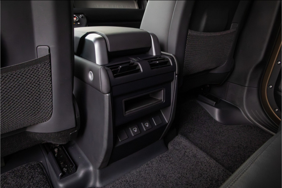 Land Rover Defender 110 3.0 D250 S Standkachel - Black Pack