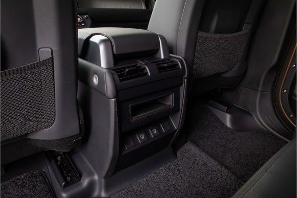 Land Rover Defender 110 3.0 D250 S Standkachel - Black Pack