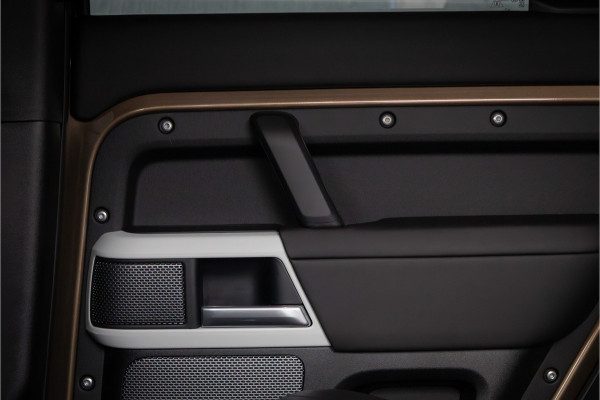 Land Rover Defender 110 3.0 D250 S Standkachel - Black Pack