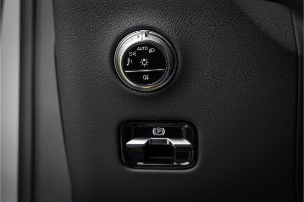 Mercedes-Benz GLC Coupé 300de 4MATIC AMG Line Alpingrau - Luchtvering