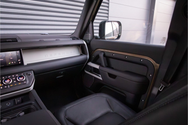 Land Rover Defender 110 3.0 D250 S Grijs kenteken - Standkachel