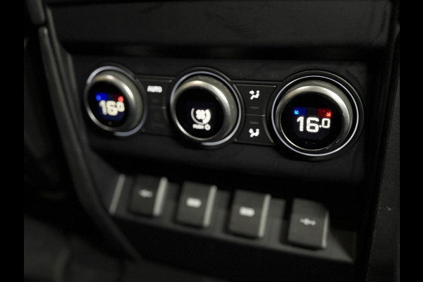 Land Rover Defender 110 2.0 D240 110 SE | Pano | Leer | Trekhaak | Memory | 360° Camera | Meridian | Luchtvering