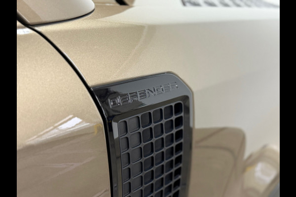 Land Rover Defender 110 2.0 D240 110 SE | Pano | Leer | Trekhaak | Memory | 360° Camera | Meridian | Luchtvering