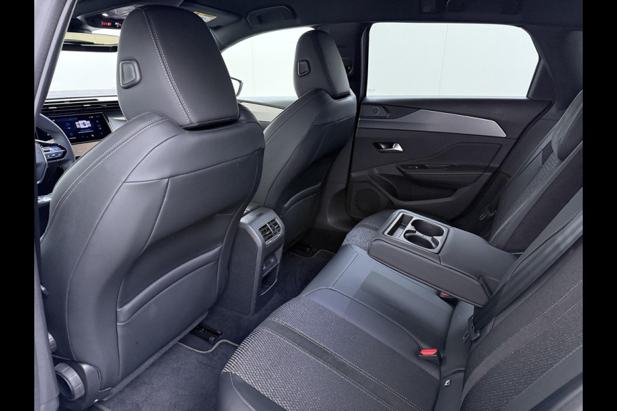 Peugeot 308 1.6 Plug-in Hybrid 225 GT VAN: €33.900,- VOOR: €28.877,- UW EINDEJAARSVOORDEEL: €4.023,- |FOCAL AUDIO | ELEK. ACHTERKLEP| ADAP. CRUISE| 360 CAMERA| DODE HOEK SENSOR|