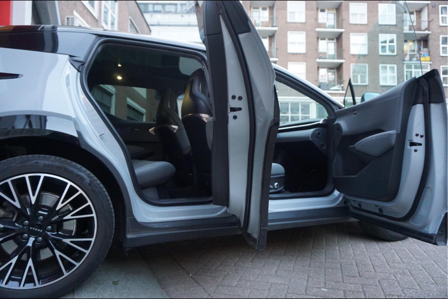 Volvo EX30 ZEEKR X AWD Privilege | 429pk | 0-100 3.8sec | Full Options | Panoramadak | Head Up Display | Sfeerverlichting | Leer | Electr stoelen + memory + massage + koeling + verwarming