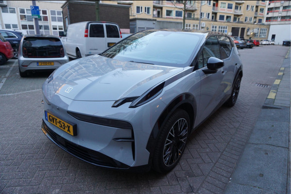 Volvo EX30 ZEEKR X AWD Privilege | 429pk | 0-100 3.8sec | Full Options | Panoramadak | Head Up Display | Sfeerverlichting | Leer | Electr stoelen + memory + massage + koeling + verwarming