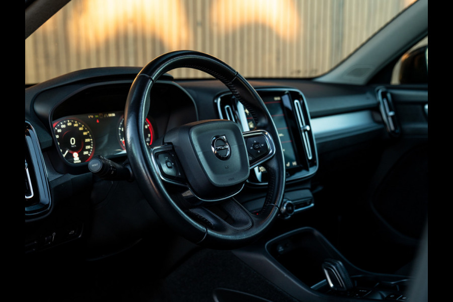 Volvo XC40 2.0 T4 Momentum | Pano-dak | Elektr. stoelen | Stoelverwarming | Camera