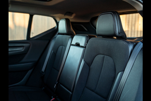 Volvo XC40 2.0 T4 Momentum | Pano-dak | Elektr. stoelen | Stoelverwarming | Camera