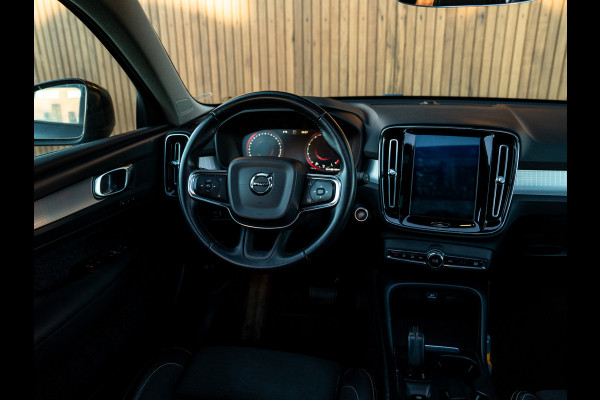 Volvo XC40 2.0 T4 Momentum | Pano-dak | Elektr. stoelen | Stoelverwarming | Camera