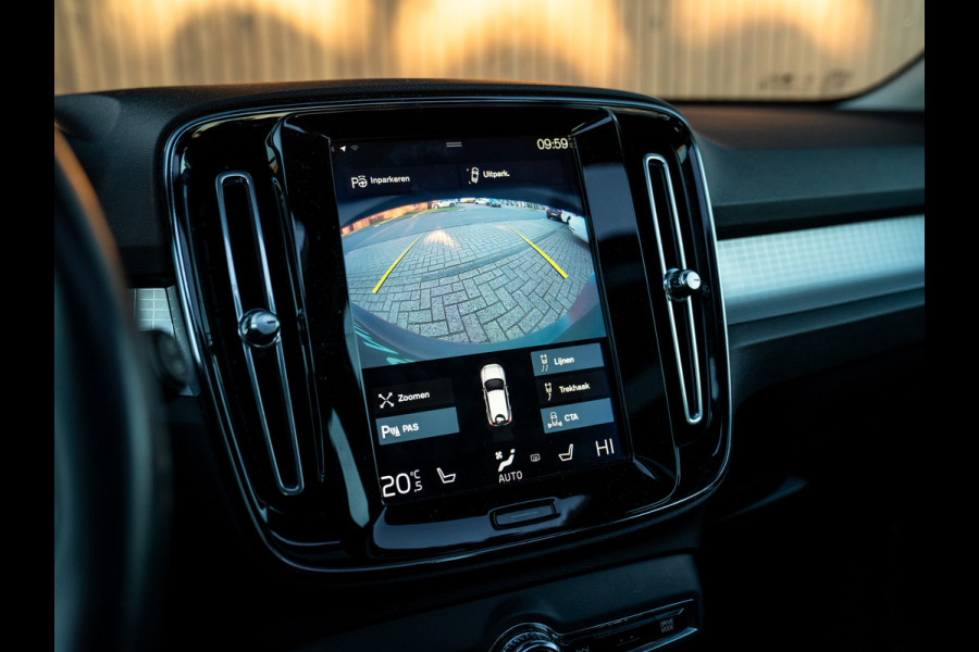 Volvo XC40 2.0 T4 Momentum | Pano-dak | Elektr. stoelen | Stoelverwarming | Camera