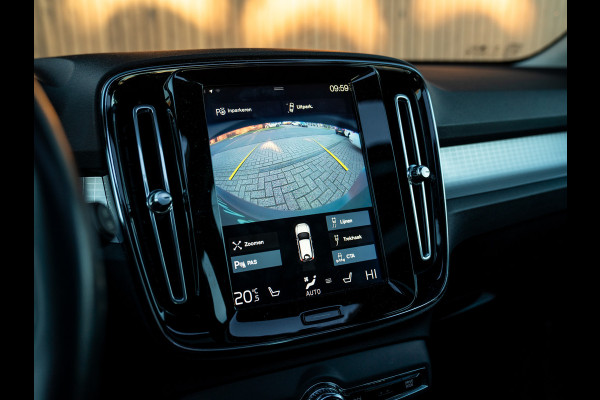 Volvo XC40 2.0 T4 Momentum | Pano-dak | Elektr. stoelen | Stoelverwarming | Camera