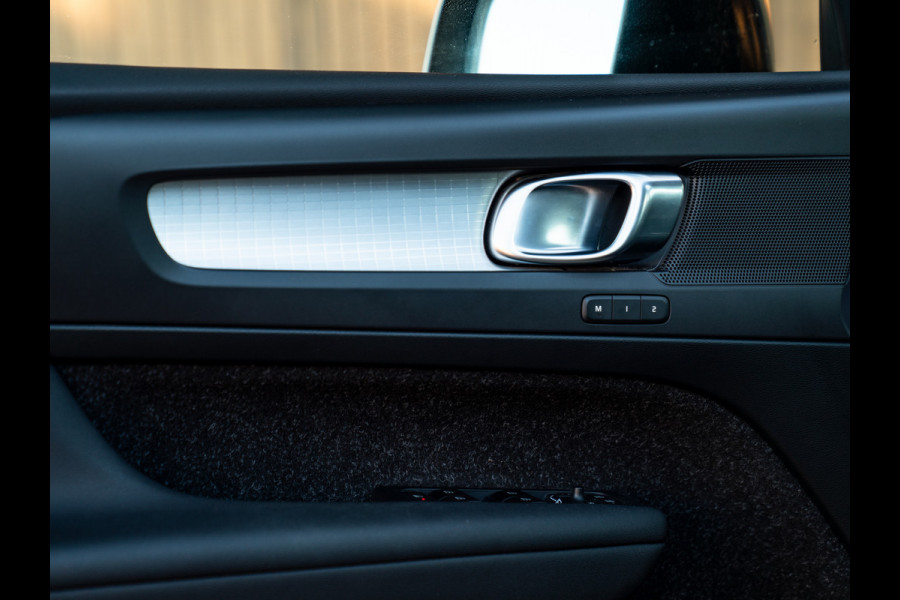 Volvo XC40 2.0 T4 Momentum | Pano-dak | Elektr. stoelen | Stoelverwarming | Camera