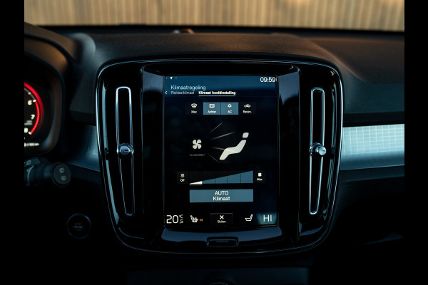 Volvo XC40 2.0 T4 Momentum | Pano-dak | Elektr. stoelen | Stoelverwarming | Camera
