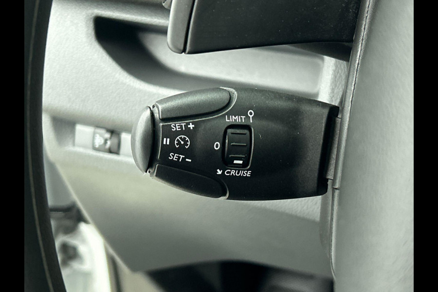 Opel Vivaro 2.0 145 pk L3H1 Edition Automaat Navigatie Cruise control Camera Airco Trekhaak