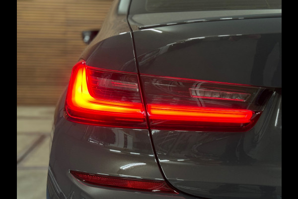 BMW 3-serie 330i High Executive Edition | M-Pakket | Pano | HUD | 360° Camera | 20' inch | Adaptive Cruise Control | Harman/Kardon