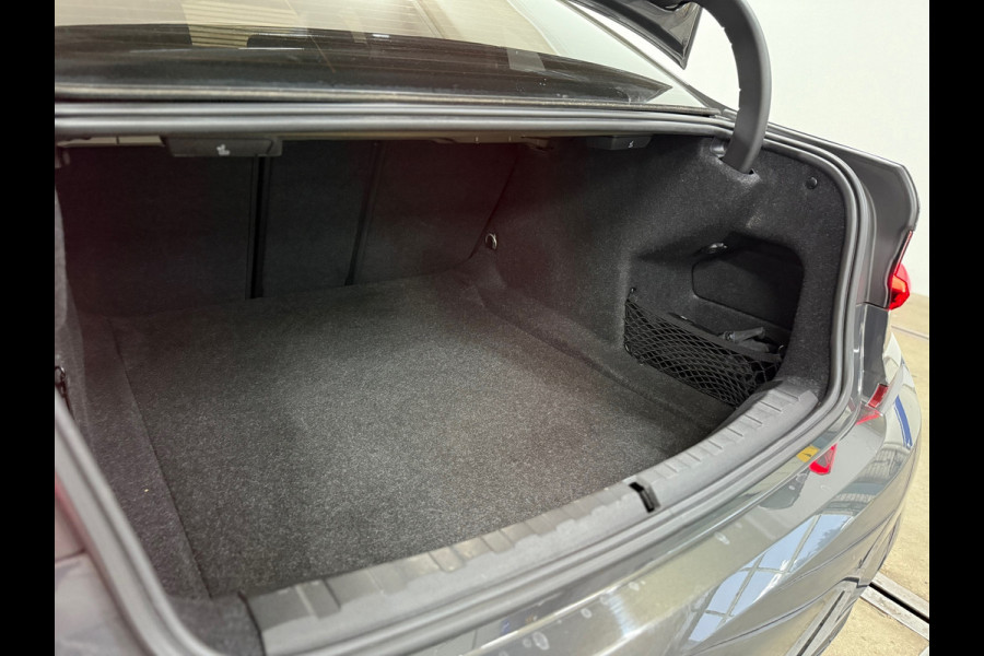 BMW 3-serie 330i High Executive Edition | M-Pakket | Pano | HUD | 360° Camera | 20' inch | Adaptive Cruise Control | Harman/Kardon