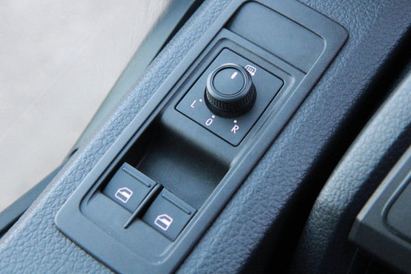 Volkswagen Transporter 2.0 TDI 102PK L1H1 Highline / Multi stuur / PDC 2x / Klep / Cruise