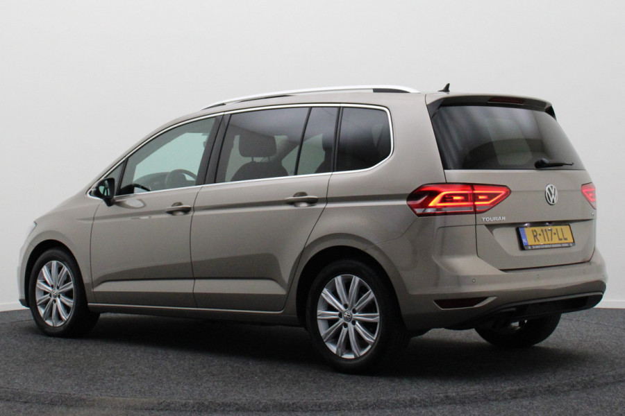 Volkswagen Touran 1.4 TSI DSG Highline Business R Panoramadak, ACC, Camera, Navigatie, Bluetooth, LED, Trekhaak, 17''