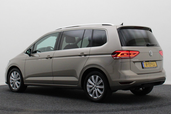 Volkswagen Touran 1.4 TSI DSG Highline Business R Panoramadak, ACC, Camera, Navigatie, Bluetooth, LED, Trekhaak, 17''