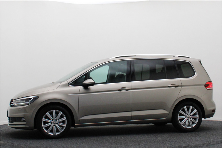 Volkswagen Touran 1.4 TSI DSG Highline Business R Panoramadak, ACC, Camera, Navigatie, Bluetooth, LED, Trekhaak, 17''
