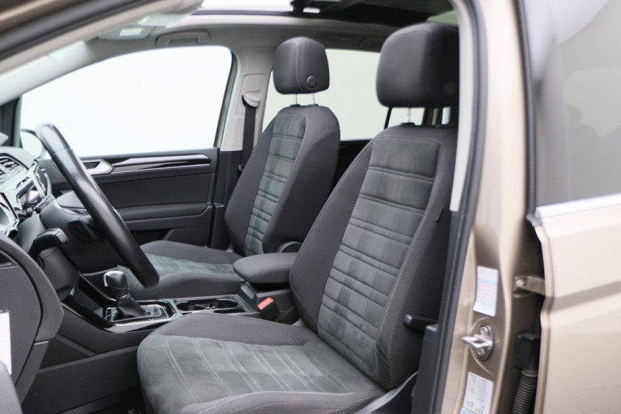 Volkswagen Touran 1.4 TSI DSG Highline Business R Panoramadak, ACC, Camera, Navigatie, Bluetooth, LED, Trekhaak, 17''