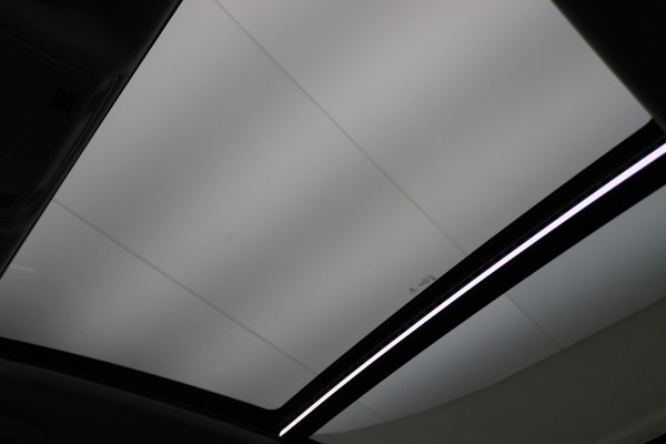 Volkswagen Touran 1.4 TSI DSG Highline Business R Panoramadak, ACC, Camera, Navigatie, Bluetooth, LED, Trekhaak, 17''