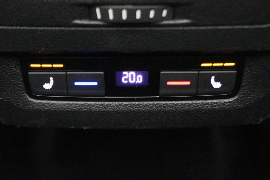 Volkswagen Touran 1.4 TSI DSG Highline Business R Panoramadak, ACC, Camera, Navigatie, Bluetooth, LED, Trekhaak, 17''