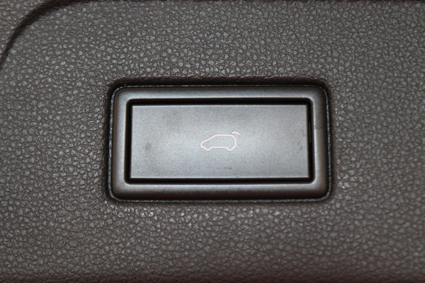 Volkswagen Touran 1.4 TSI DSG Highline Business R Panoramadak, ACC, Camera, Navigatie, Bluetooth, LED, Trekhaak, 17''