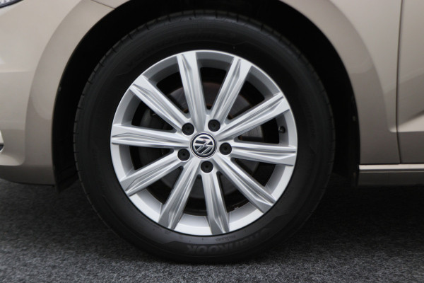 Volkswagen Touran 1.4 TSI DSG Highline Business R Panoramadak, ACC, Camera, Navigatie, Bluetooth, LED, Trekhaak, 17''