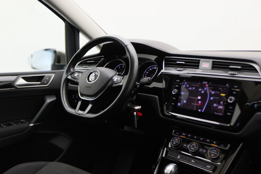 Volkswagen Touran 1.4 TSI DSG Highline Business R Panoramadak, ACC, Camera, Navigatie, Bluetooth, LED, Trekhaak, 17''