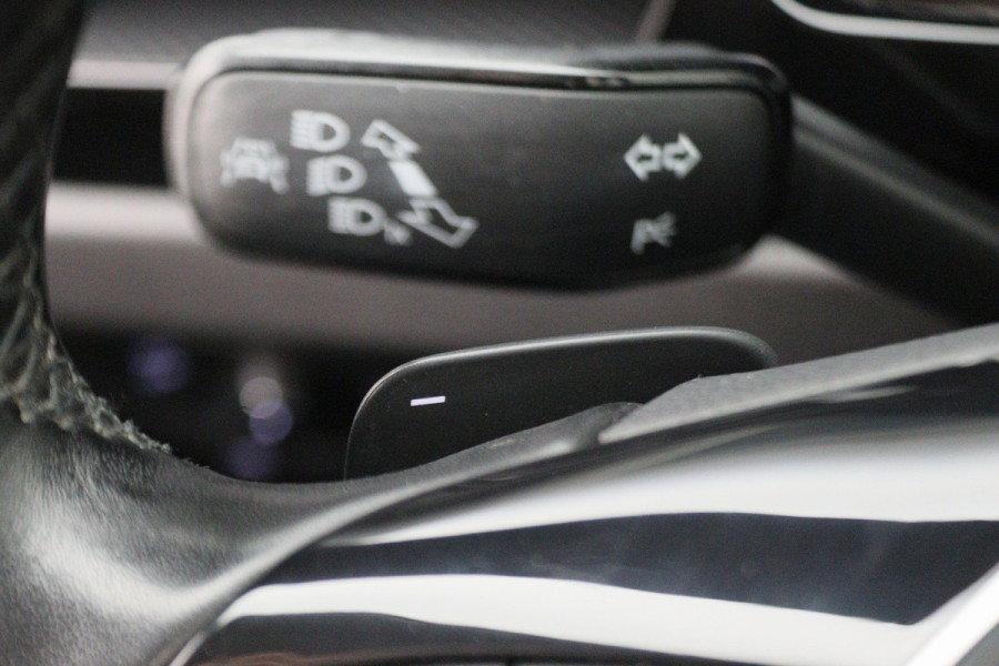 Volkswagen Touran 1.4 TSI DSG Highline Business R Panoramadak, ACC, Camera, Navigatie, Bluetooth, LED, Trekhaak, 17''