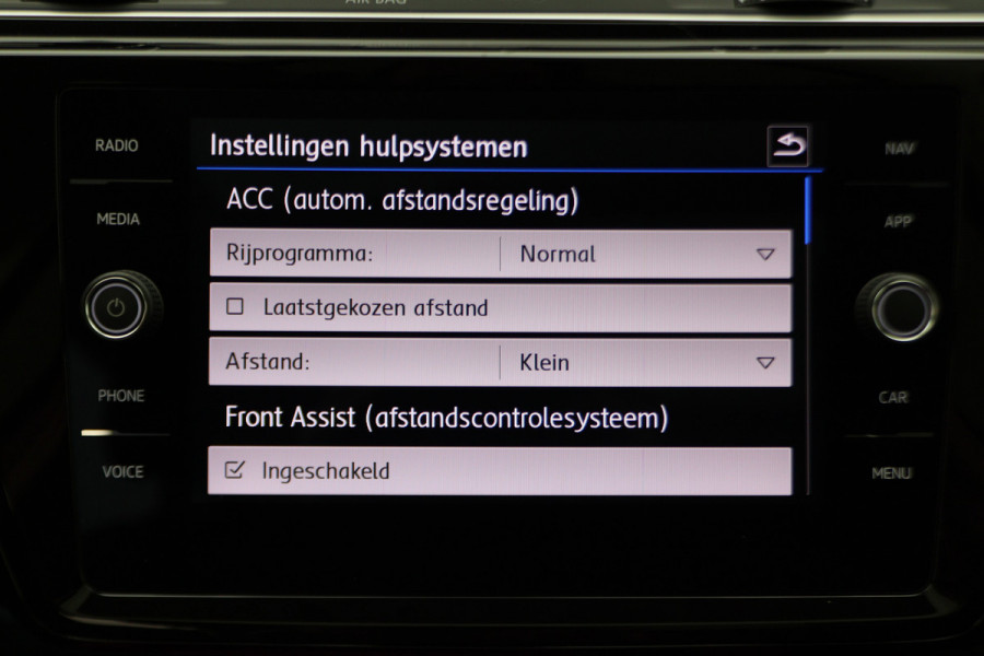 Volkswagen Touran 1.4 TSI DSG Highline Business R Panoramadak, ACC, Camera, Navigatie, Bluetooth, LED, Trekhaak, 17''