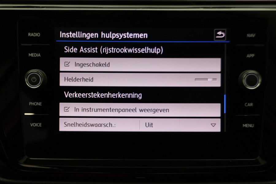 Volkswagen Touran 1.4 TSI DSG Highline Business R Panoramadak, ACC, Camera, Navigatie, Bluetooth, LED, Trekhaak, 17''