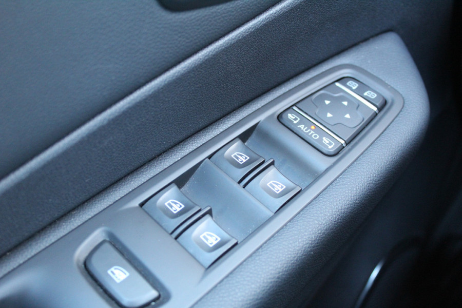 Renault Captur 1.3 TCe 150PK Intens | BLIS | Navigatie | Camera | Cruise Control | Keyless