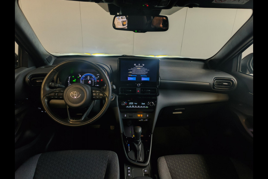 Toyota Yaris Cross 1.5 Hybrid 115 Dynamic AUTOMAAT uit 2025 Rijklaar + fabrieksgarantie tot 2030 Henk Jongen Auto's in Helmond,  al 50 jaar service zoals 't hoort!