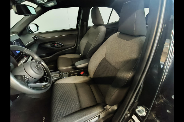 Toyota Yaris Cross 1.5 Hybrid 115 Dynamic AUTOMAAT uit 2025 Rijklaar + fabrieksgarantie tot 2030 Henk Jongen Auto's in Helmond,  al 50 jaar service zoals 't hoort!