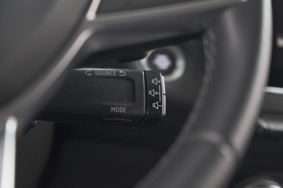 Renault Captur TCe 140 EDC Intens | Trekhaak | Camera | BOSE Audio | 9.3 Inch Groot Scherm