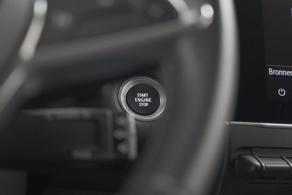 Renault Captur TCe 140 EDC Intens | Trekhaak | Camera | BOSE Audio | 9.3 Inch Groot Scherm