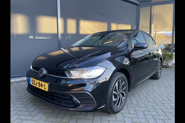 Volkswagen Polo 1.0 TSI Life Edition Achteruitrijcamera - Airco - Parkeersensoren voor en achter - Navigatiesysteem - Cruise control - Bluetooth - Stuur multifunctioneel - Start/stop systeem - Licht metalen velgen 15 inch - Radi