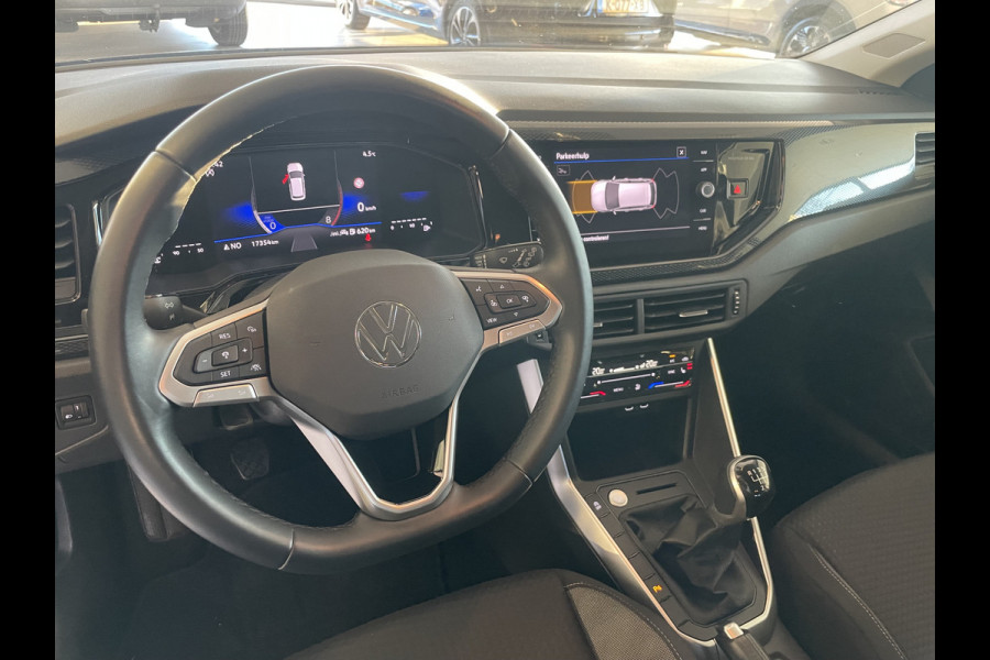 Volkswagen Polo 1.0 TSI Life Edition Achteruitrijcamera - Airco - Parkeersensoren voor en achter - Navigatiesysteem - Cruise control - Bluetooth - Stuur multifunctioneel - Start/stop systeem - Licht metalen velgen 15 inch - Radi
