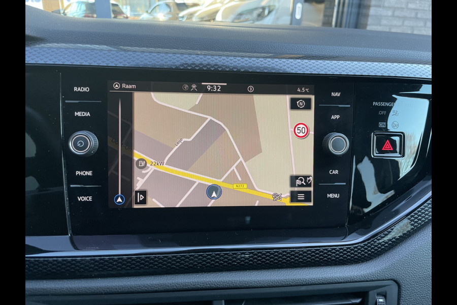 Volkswagen Polo 1.0 TSI Life Edition Achteruitrijcamera - Airco - Parkeersensoren voor en achter - Navigatiesysteem - Cruise control - Bluetooth - Stuur multifunctioneel - Start/stop systeem - Licht metalen velgen 15 inch - Radi