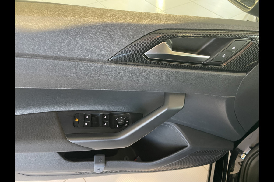 Volkswagen Polo 1.0 TSI Life Edition Achteruitrijcamera - Airco - Parkeersensoren voor en achter - Navigatiesysteem - Cruise control - Bluetooth - Stuur multifunctioneel - Start/stop systeem - Licht metalen velgen 15 inch - Radi